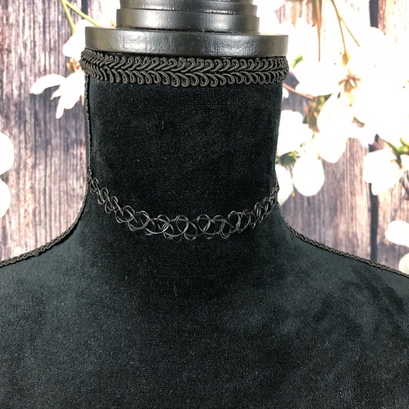 *SOLD!* Black Chained Choker - Picture 3 of 5